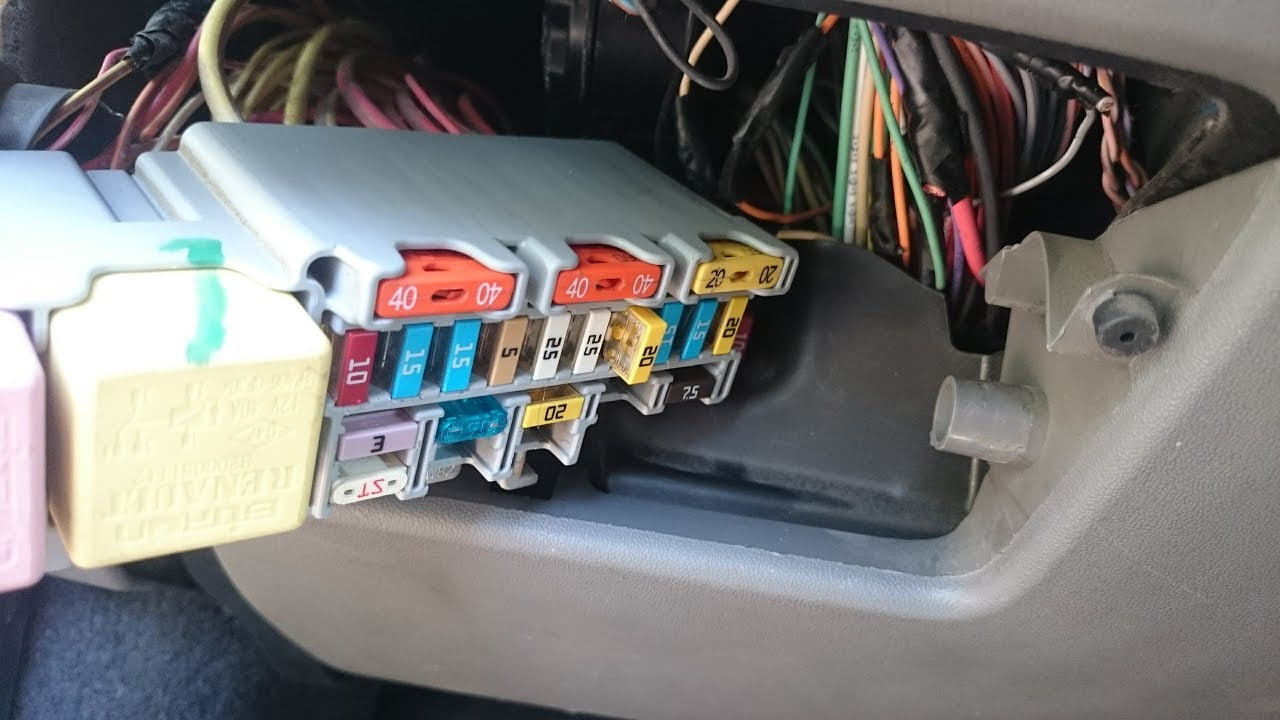 Đề máy không nổ, đèn không sáng..., bạn hãy tự kiểm tra các cầu chì trước khi gọi đến các chuyên gia